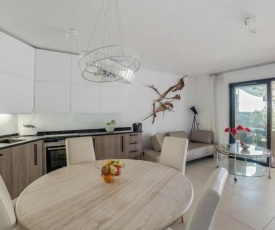 Luxury Flat in Nice with stunning Terrace/ garden Parking Pool