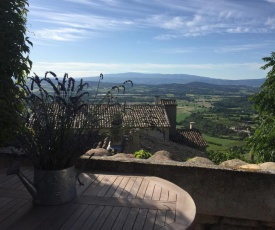 Chez Marius Gordes Vue panoramique sur luberon