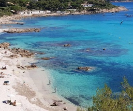 2 bedroom calm, airy, pool in a private gated domain. 5km to St Tropez