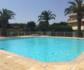 Fréjus plage T2, piscine, parking, plages à 200m