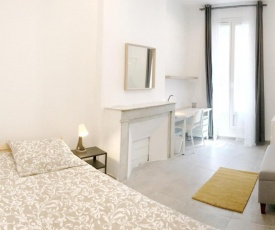 SPACIOUS and MODERN apt in the heart of the city