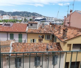 Coquet studio idéalement situé et tout confort