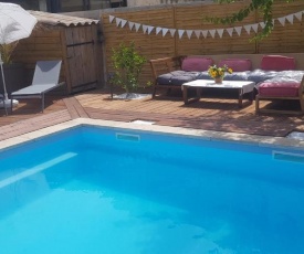 gite du stade Le grand studio sur la piscine jaccuzi avec parking chanot