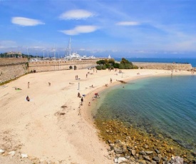 Appart'hôtel Luxe Vieil Antibes 75 m2 avec Parking