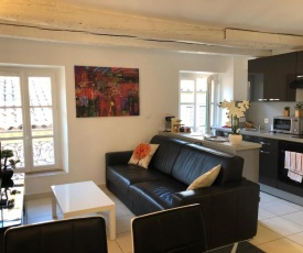 Deux pièces dans le Suquet, Cannes