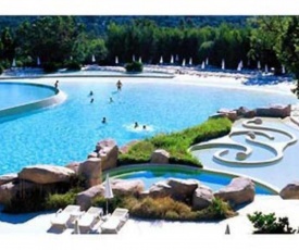 Bruyères T2, jardin et piscine