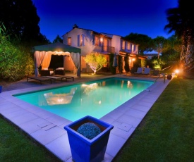 Saint Tropez VILLA dans petit domaine clos et gardienne 500m de la mer