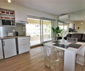 Fully renovated & equipped apartment with large terrace lounge area
