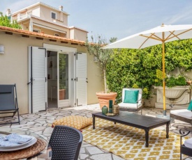 Charming little house with garden 100m from beaches of Antibes - Welkeys