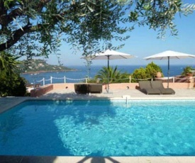 Villa de 4 chambres a Saint Raphael avec magnifique vue sur la mer piscine privee jardin clos a 2 km de la plage