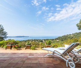 Nice house with beautiful sea views on the peninsula of Hyeres