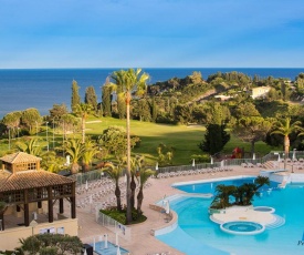 APPARTEMENT TROIS PIECES VUE MER ET PISCINES