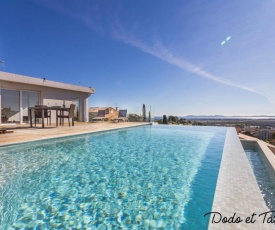 Breathtaking view 4 bedroom house with pool - Dodo et Tartine
