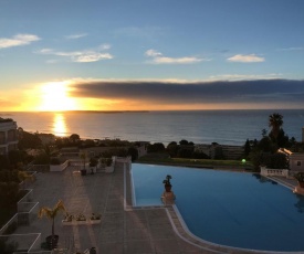 Joli rez-de-jardin, vue sur la mer