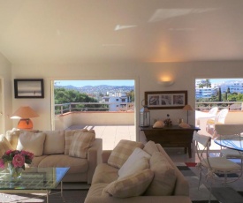 Spacious and bright flat Downtown and Beaches - Swimming Pool