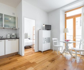 1 Bdr Downtown near Place Massena