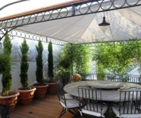 Luxury three Bed apartment in Cannes just a couple of minutes walk to the Palais and beaches 699