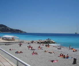 A 2 PAS DES PLAGES DE LA PROMENADE DES ANGLAIS!!!!