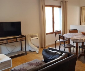Raisin- appartement familial donnant sur la Sorgue