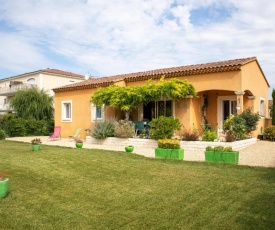 Beautiful home in L'Isle sur la Sorgue w/ 3 Bedrooms