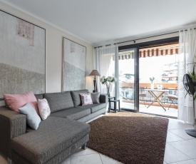Modern 3 bedroom, 3 bathroom accommodation near Cannes Old Town walking distance to Palais 330
