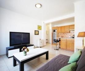 Modern Apartment on Rue d'Antibes