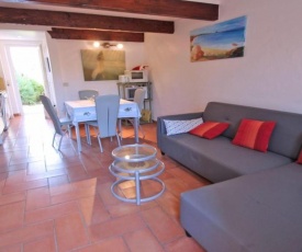 Nice apartment with terrace by the sea