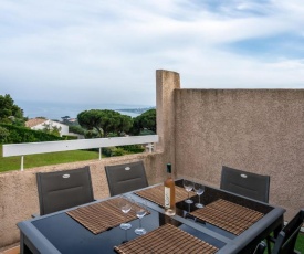 AC apartment with sea view and POOL 5min BEACH