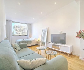 Olam Properties Cannes Heart of town Cozy bright warm & sunny studio