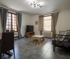 APPART SPACIEUX CENTRE-VILLE D'AVIGNON POUR 5 PERS WiFI GRATUIT