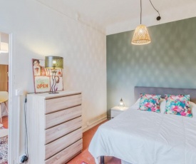 Bright one-bedroom with AC inside Avignons city walls - Welkeys
