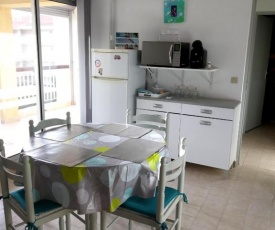 Appartement de 2 chambres a Les sablettes avec magnifique vue sur la mer et terrasse amenagee a 700 m de la plage