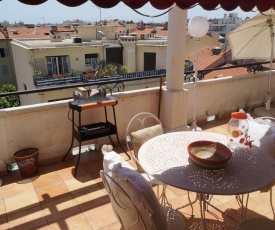 Appt with BALCONY in the heart of NICE