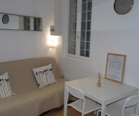 CHARMING studio in AVIGNON