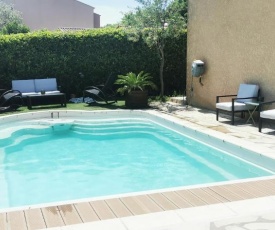 Chambre privée dans villa avec Piscine et jacuzzi à Sanary