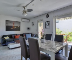 Charming apartment close to the sea