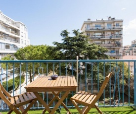 Charming two-bedroom with balcony close to La Promenade des Anglais