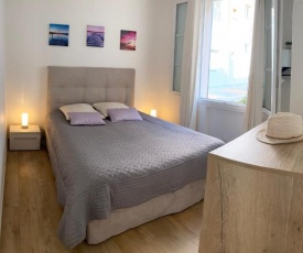 Cosy Flat on Nice Lympia Harbor