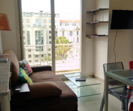 Cozy and calm studio with balcony in the heart of Nice